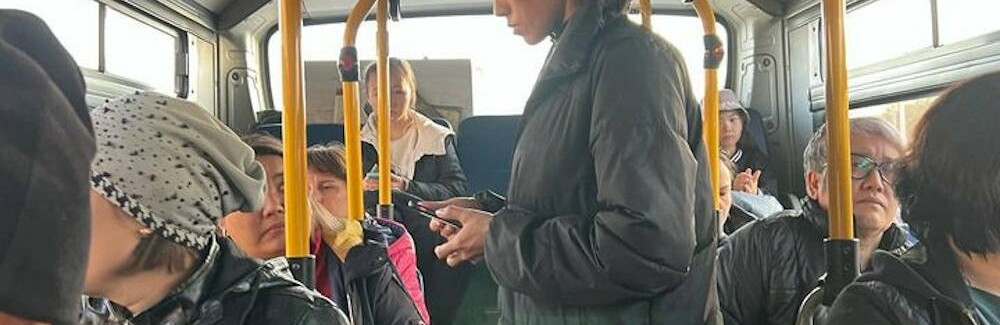 В Усть-Каменогорске нерегулярное движение пассажирских автобусов объясняют нехваткой водителей