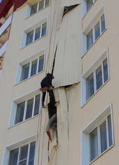 Жильцы говорили, что обшивка регулярно отваливается