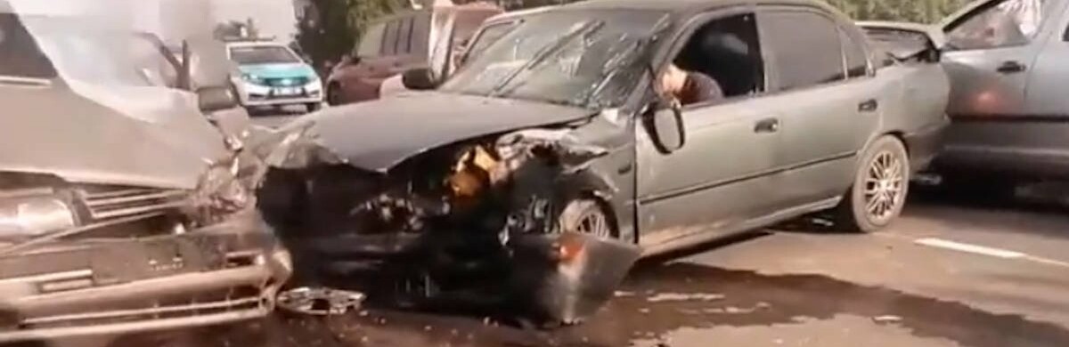 Водитель автомашины SKODA допустил столкновение с ГАЗ 3110, TOYOTA, MAZDA, SUZUKI